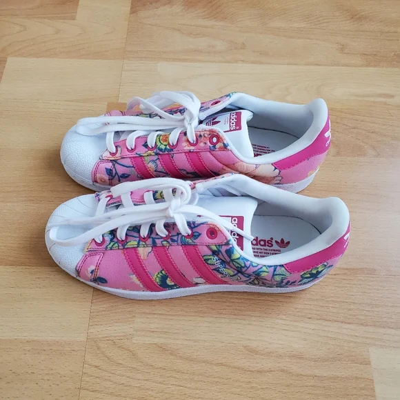 Shoes - Picture 2 of 4